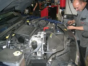 Sostituzione filtro aria Grand Cherokee 2006 con motore 4.7 litri V8